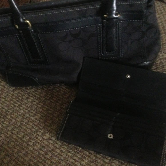 ❌SOLD OFFLINE❌Coach purse,wallet, scarf - Picture 3 of 4