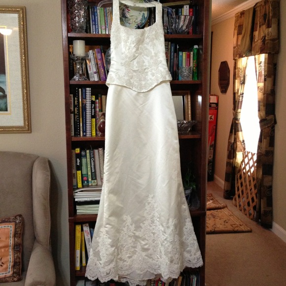Gorgeous wedding gown!