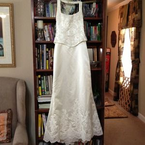 Gorgeous wedding gown!