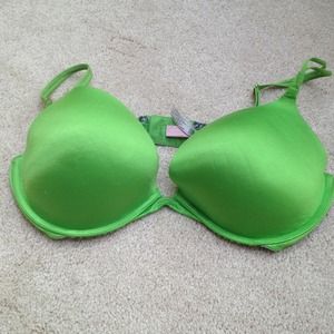 Very sexy VS green bra and VS dog bundle!