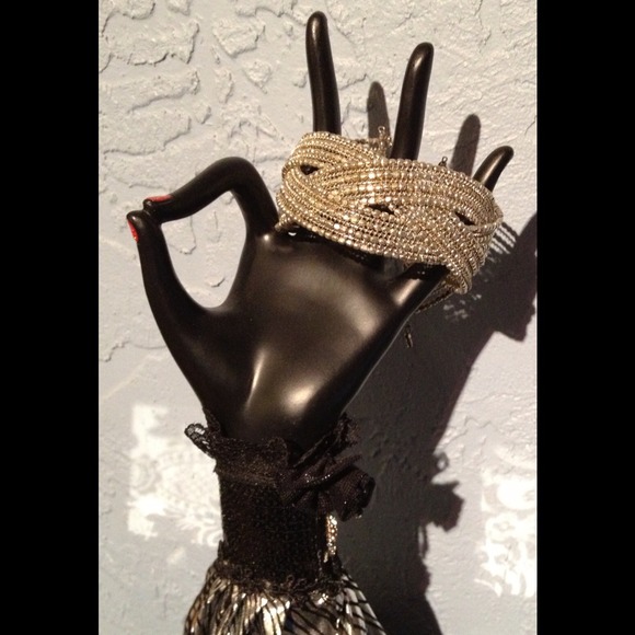 💎BUNDLED💎Silver tone beaded cuff bracelet💎