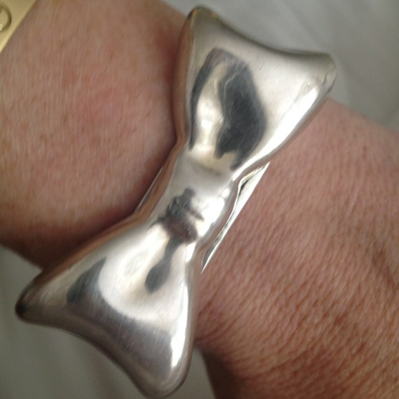 Jewelry - Stamped silver bow cuff bracelet. Just Darling!!