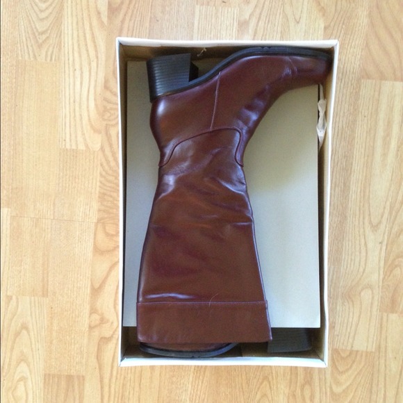 Wine colored mid calf boots - Picture 3 of 3