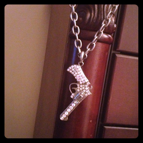 Gun Drop necklace-TREND ALERT(nwot)