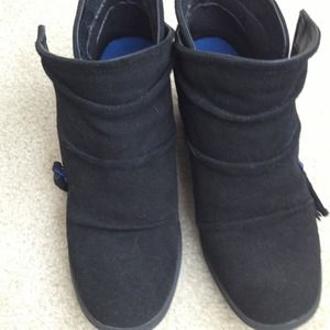 Shoes w hidden wedge