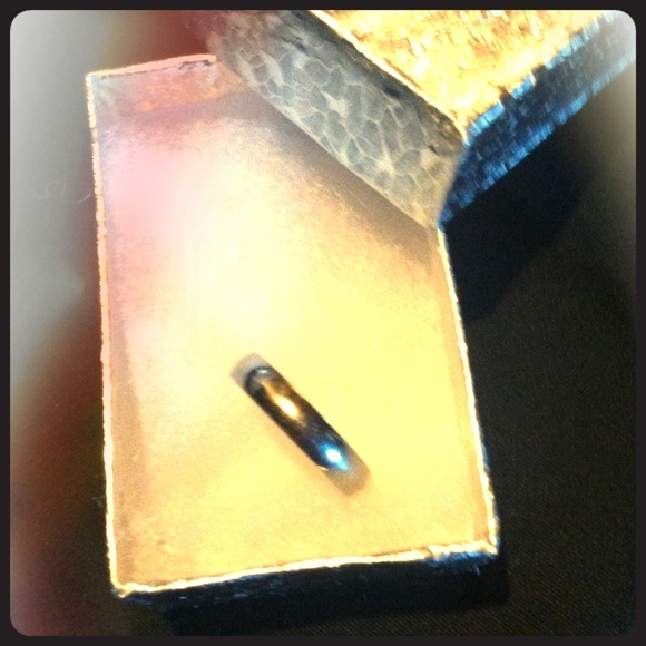 Solid silver wedding band size 7💍