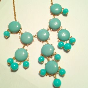 ⭐Sold⭐Mint bubble statement necklace NWT