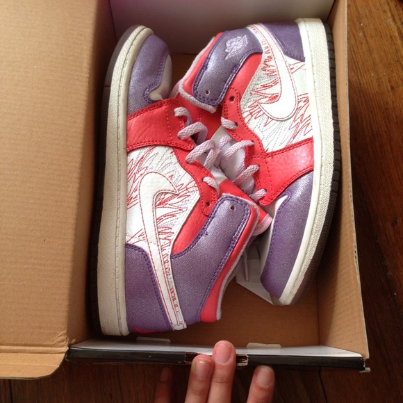 Girl Jordan 1s 3Y - Picture 1 of 4