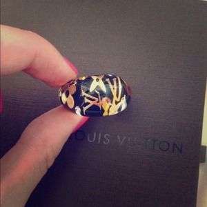SOLD❤Louis Vuitton cocktail ring size 7 medium
