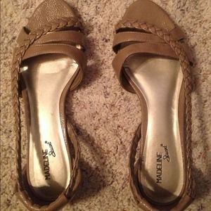 Madeline Stuart dress shoe 8.5 FITS like a nine.