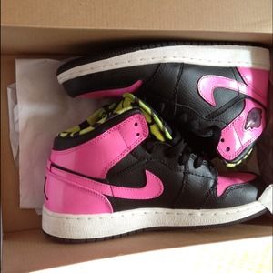 Air Jordan 1s Pink/Black size 4.5Y