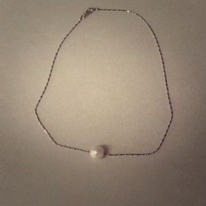 Single pearl necklace