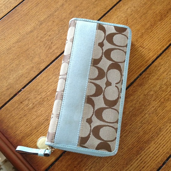 Reduced!!!!!!!Coach wallet! Almost perfect!