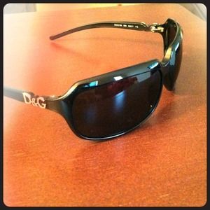 D&G sunglasses with white case! Great condition!