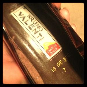 See Photos!!! Patten Leather Croc shoes.