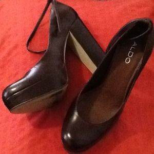 SOLD TO Araceli**REDUCED Dark brown Aldo heels