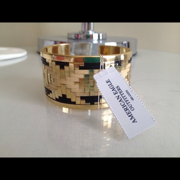 BRAND NEW ! American Eagle cuff bracelet