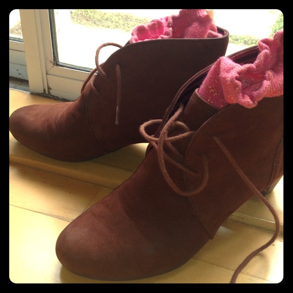 Comfy cool lace ups