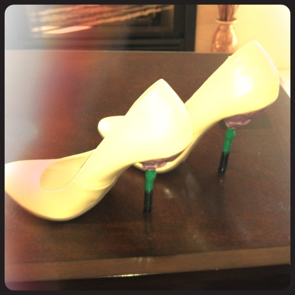 Size 8 Pumps