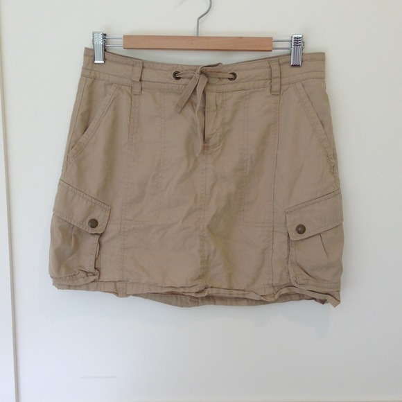 Old Navy khaki skirt