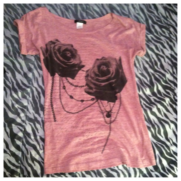 Pink short sleeve graphic t-shirt