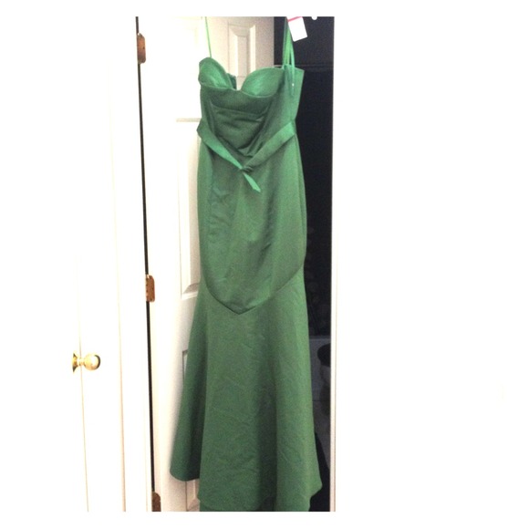 Faviana, emerald green sweetheart top gown