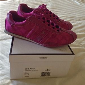 💥PENDING TRADE💥Fuchsia coach shoes