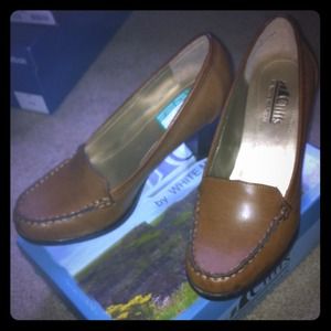 Brown dress shoes