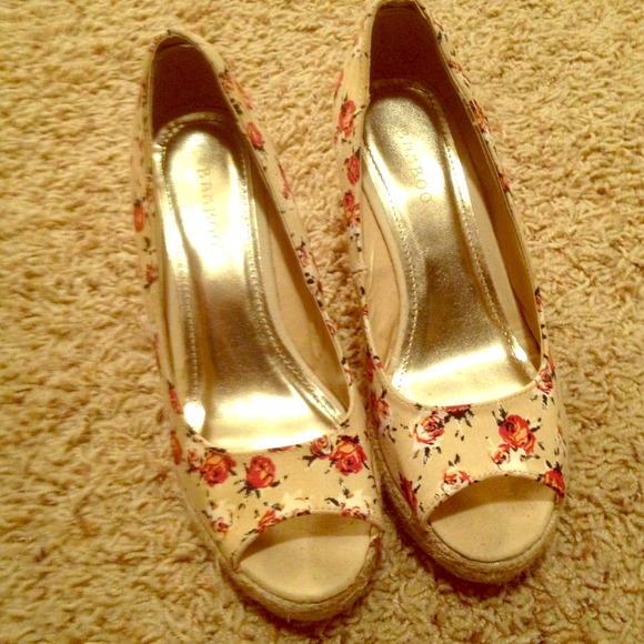 Wedge shoes
