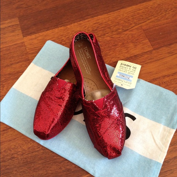 SOLD Brand new TOMS