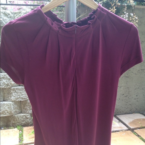 Perfect top on its own or under a power jacket - Picture 2 of 3