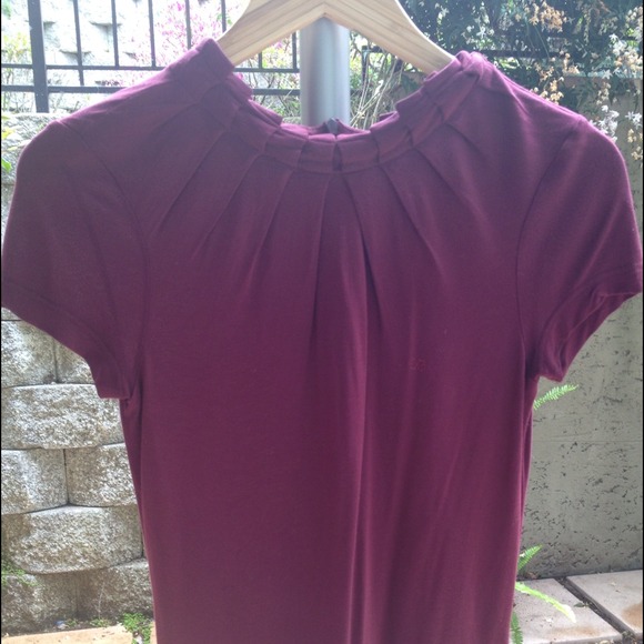 Perfect top on its own or under a power jacket - Picture 3 of 3