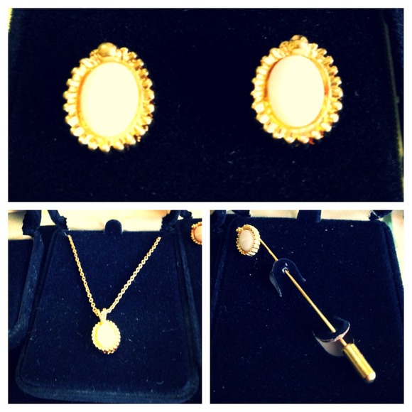 Beautiful Pure Opal Jewelry Set