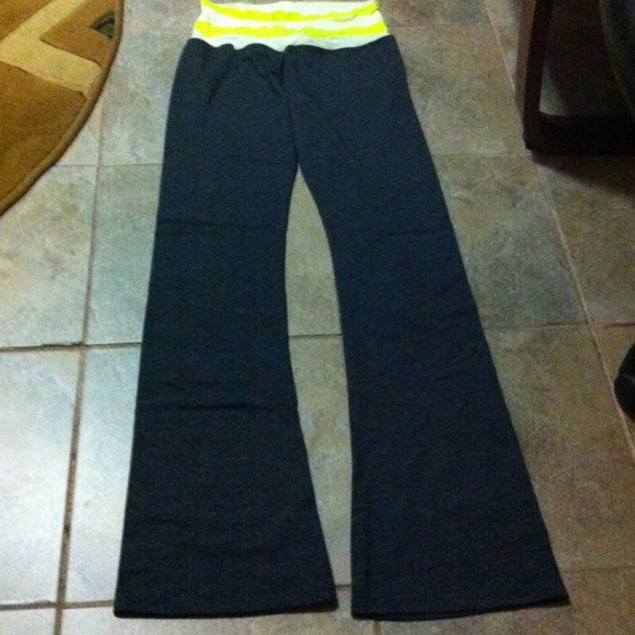 Sweatpants with neon yellow strips on waist line