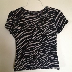 SOLD****Black and white top..