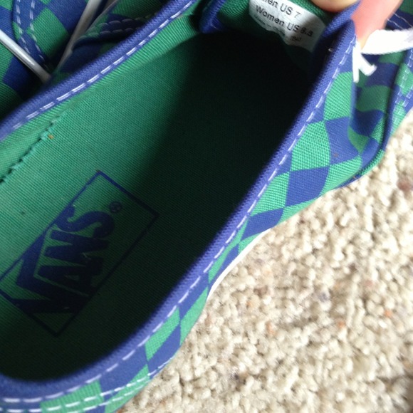 Vans - Picture 3 of 3