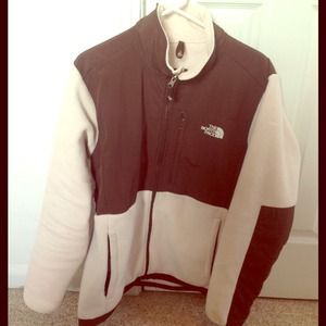 💙RESERVED💙 @_marli18 North Face Women Denali XL