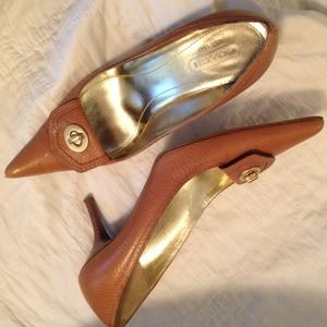 Coach signature pump size 8.5 wore twice