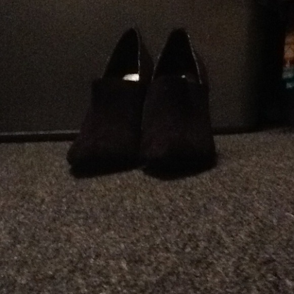 Cosmopolitan black shoes