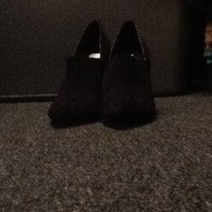 Cosmopolitan black shoes