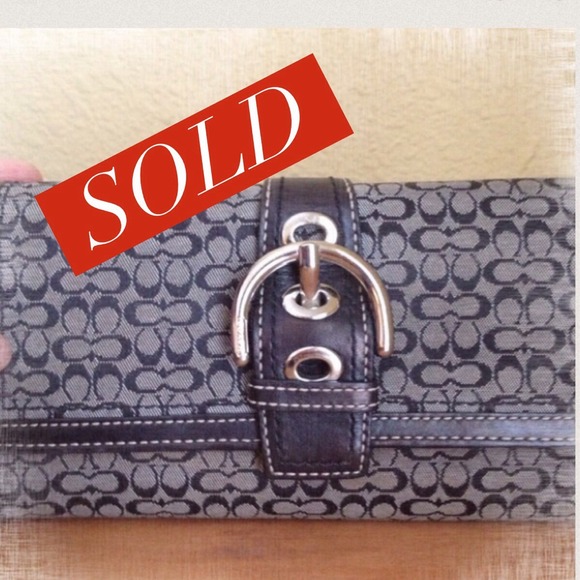 💟SOLD IN BUNDLE💟 trifold wallet with checkbook