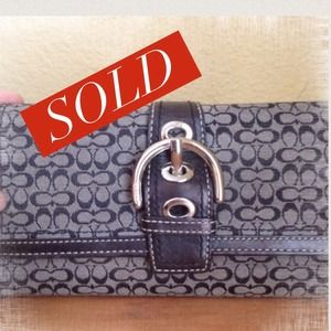 💟SOLD IN BUNDLE💟 trifold wallet with checkbook