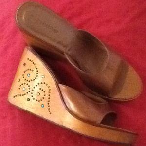 REDUCED*Bebe brown/gold wedges