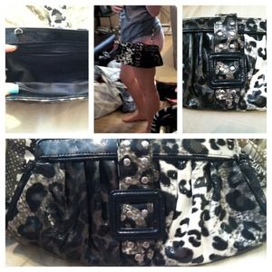 Adorable leopard pattern handbag/clutch!