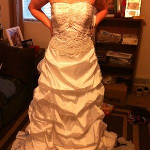 Size 8 wedding dress. Brand new and not altered