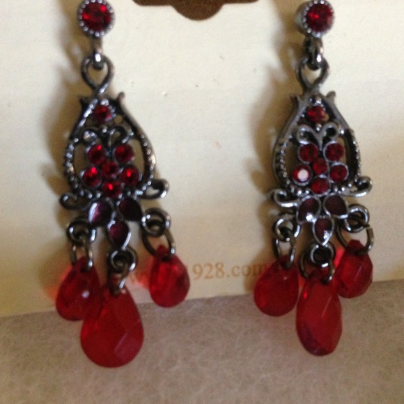 GIFTED 👍Mini red chandelier earrings ❤ - Picture 2 of 2