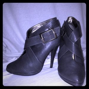 REDUCED!!!!Size 8 dark grey booties from forever21