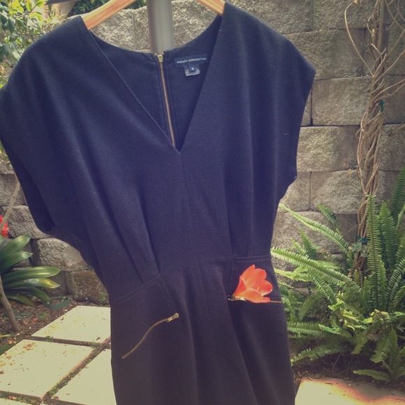 Adorable little V neck cinched waist black dress