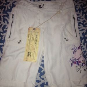 Da-Nang Shorts new with tags, Medium