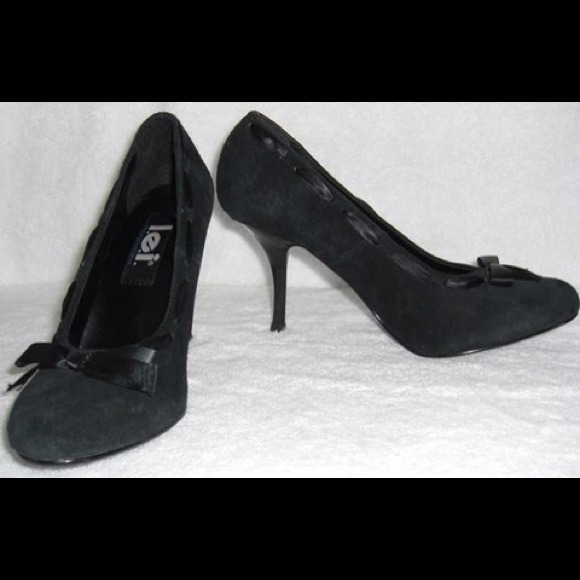 l.e.i Black Suede Pumps